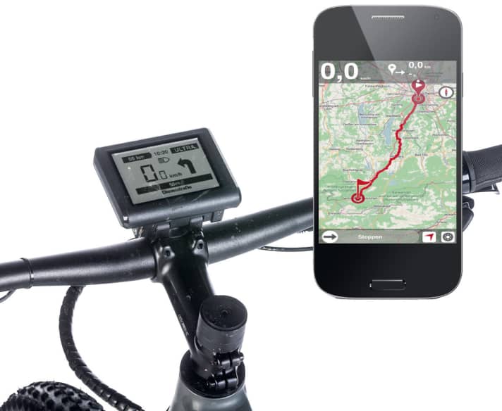   Praktisch: Wer ein GPS-fähiges Smartphone besitzt, kann es über eine eigene App für iOS oder Android koppeln und via Bluetooth als Navi oder zur Aufzeichnung der gefahrenen Strecke verwenden. Sogar eine USB-Ladebuchse ist vorhanden. 