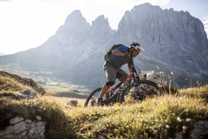   Wir konnten das Canyon Neuron:On schon im alpinen Gelände bewegen. Der tourige Charakter passt zur Auslegung des E-MTBs.