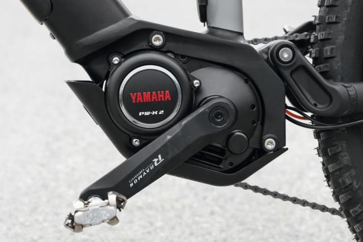   Die neueste Version des Yamaha PW-X2 kommt beispielsweise in E-Mountainbikes von Giant oder Raymon zum Einsatz. Wir haben den E-Bike-Antrieb bei unserem Motoren-Vergleichstest gegen Bosch, Brose und Shimano antreten lassen.