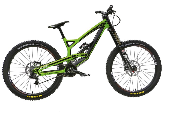   YT Tues CF Comp: Sensationelle 3499 Euro kostet das Carbon-Big-Bike in der günstigen "Comp"-Variante mit RockShox "Boxxer Team" und "Vivid R2C". Farben: Weiß oder Grün.