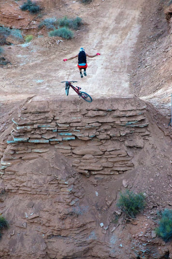   Warum reagieren Profis im Sturzafall bewusster? Im Sturz-Report in der neuen FREERIDE versuchen wir das herauszufinden.