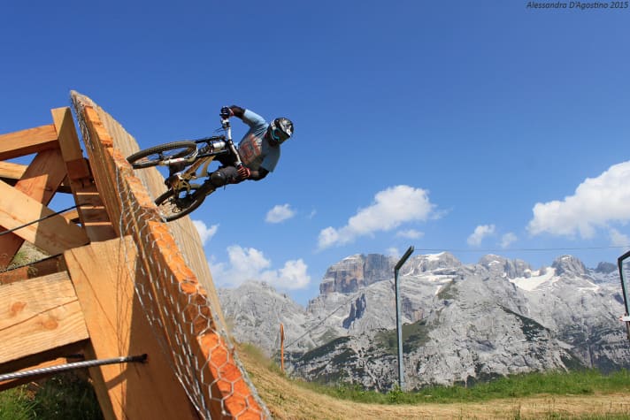   Die klassische Win-Win-Situation: gut gebaute, lange Trails und eine Umgebung, die die Bildsenoren in den Augen zum Explodieren bringt – der Brenta Bikepark! 