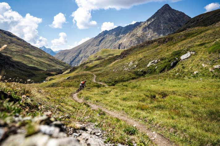   Aosta-Tal, Italien: Banzai-Trail – "Abenteuer, Einsamkeit und schönsten West­alpen-Flow – das alles findest Du hier auf dem Banzai-Trail!" (Markus Greber)