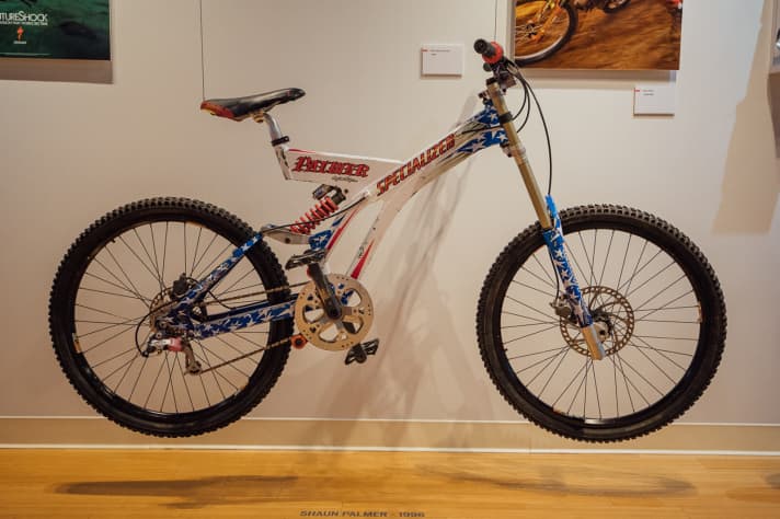   Ein Stück Firmengeschichte: Das legendäre Downhill-Bike von Shaun Palmer zählt natürlich zu den Exponaten im Firmenmuseum.    