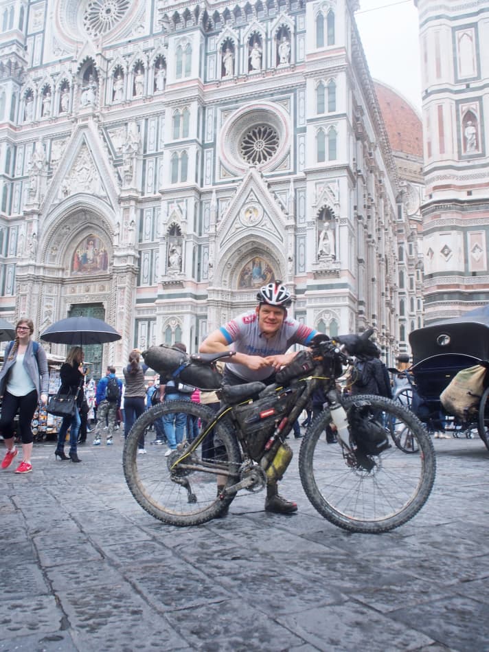  Stadtbummel? Nein Danke! Autor Gunnar Fehlau hat doch nicht den Expeditionskram am Bike, um durch urbane Gassen zu tippeln. 