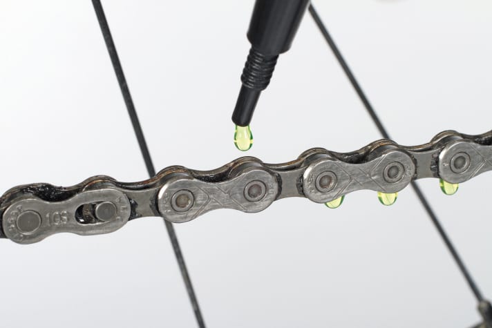 Saubere Kette, saubere Funktion! <a href="service/schrauber_tipps/workshop-kette-wecheln-am-mountainbike/a34539.html"  rel="noopener noreferrer">Wie Sie die MTB-Kette reinigen und pflegen zeigen wir Ihnen hier (Klick). </a>