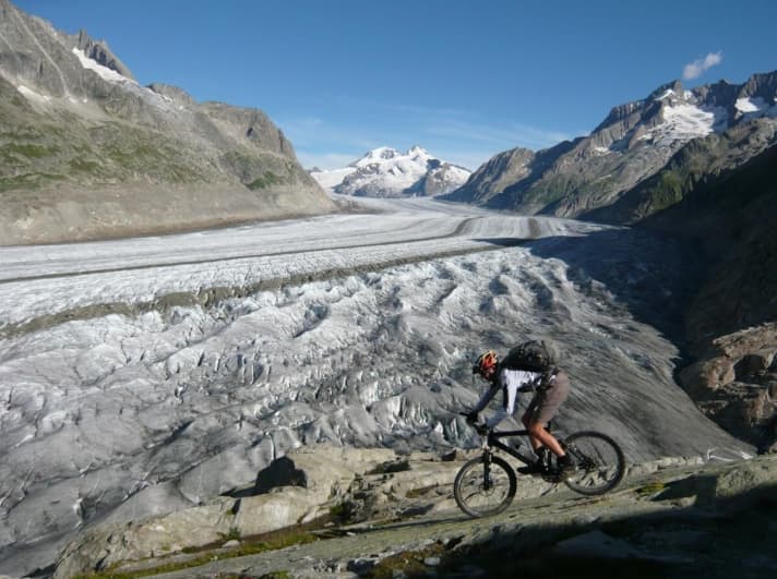   Der Aletschgletscher ist der längste Eisstrom in den Alpen und lässt sich wunderbar mit einer MTB-Tour erkunden.