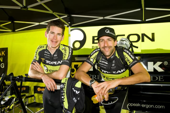   Der Österreicher Alban Lakata (rechts) gilt als Favorit. Als erster Ausländer überhaupt will er 2012 das Leadville Trail 100 gewinnen. Unterstützt wird er dabei von seinem Teamkollegen Robert Mennen aus Deutschland, mit dem er bereits die Transalp gewann.