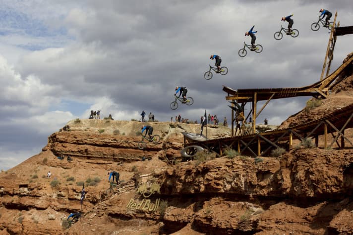   Der Suicide No-Hander von Kyle Strait.