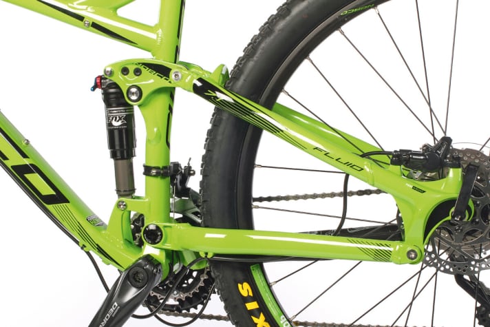   Norco Fluid 7.1 2014: Das farbenfrohe Fahrwerk gefällt, es hat den geringsten Federweg der Test-Gruppe, die geringste Steifigkeit, arbeitet aber   angenehm effizient.