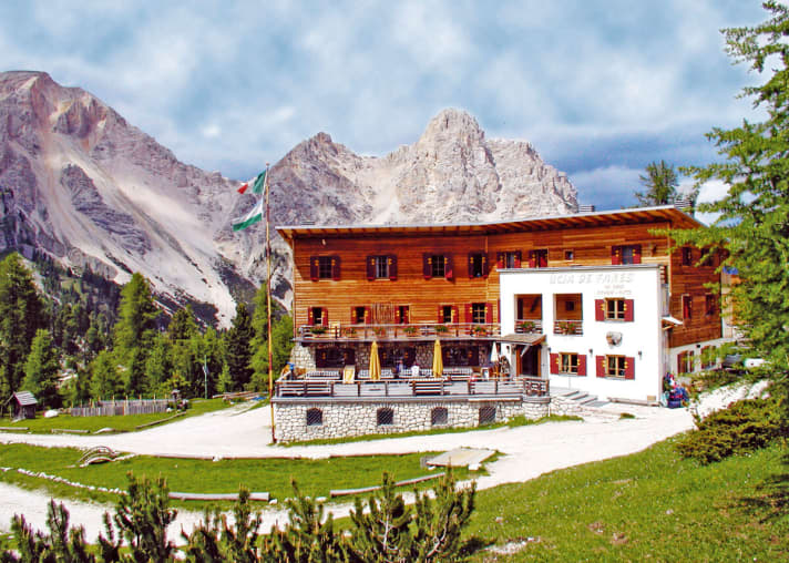   Die Fanes-Hütte in den Dolomiten