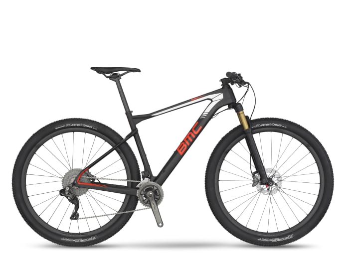   Wenn Geld keine Rolle spielt: Das BMC Teamelite 01 mit der elektronischen Shimano XTR Di2. Wer so ein Bike kauft, redet über den Preis nicht. Gewicht: 9,26 kg.