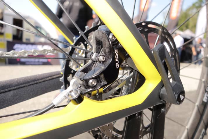   Die Bremse beim Canyon Exceed CF sitzt gut geschützt zwischen Ketten- und Sitzstrebe und stabilisiert diese damit gleichzeitig.