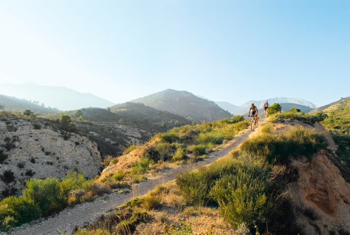   Andalusien bietet von März bis Mai perfekte Trainingsbedingungen. Dort kann man sogar im Trainingslager auf Trails trainieren.