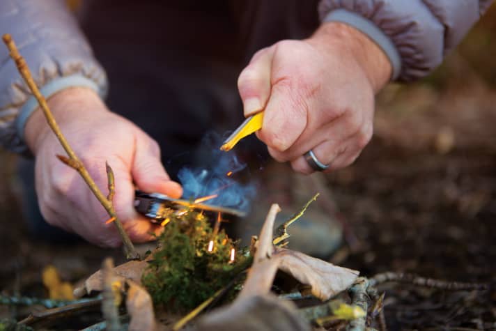   Mit dem richtigen Zunder kann man mit dem Leatherman Signal sogar Feuer machen.