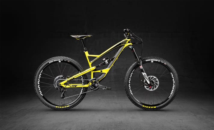   170/165 mm Federweg besitzt das Comp-Modell des Capra CF. Preis: 3599 Euro.