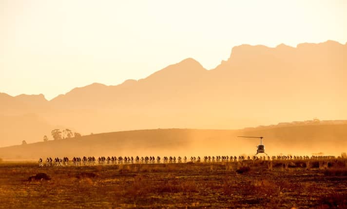   Der Helikopter zählt auf Cape Epic-Fotos fast schon zum Stammrepertoire.