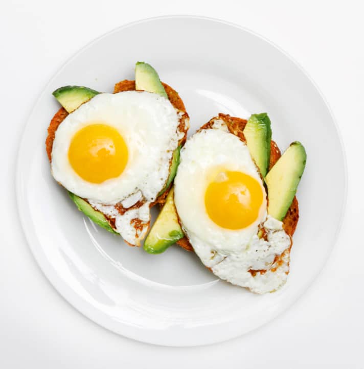   Eierlei: Vollkornbrot mit Ei und Avocado