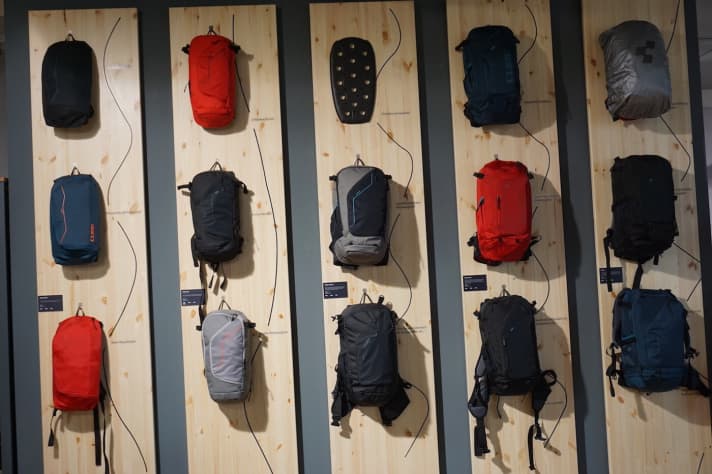   Auf der Hausmesse in Waldershof zeigte Cube für 2018 fünf komplett neue Rucksäcke im einheitlichen Look.