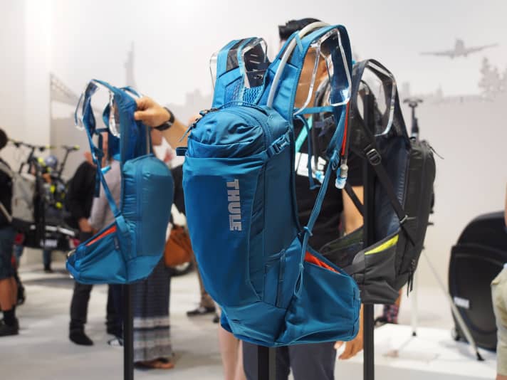   Thules neue Rucksack-Serie soll dem Biker den Zugang zur Wasserversorgung erleichtern.