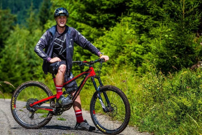   Erik Irmisch fährt nicht nur verdammt schnell Rad, sondern hilft auch bei der Streckenpflege im Trailpark Klinovec. Am wohlsten fühlt er sich auf der Downhill-Strecke und dem Rubin-Trail.