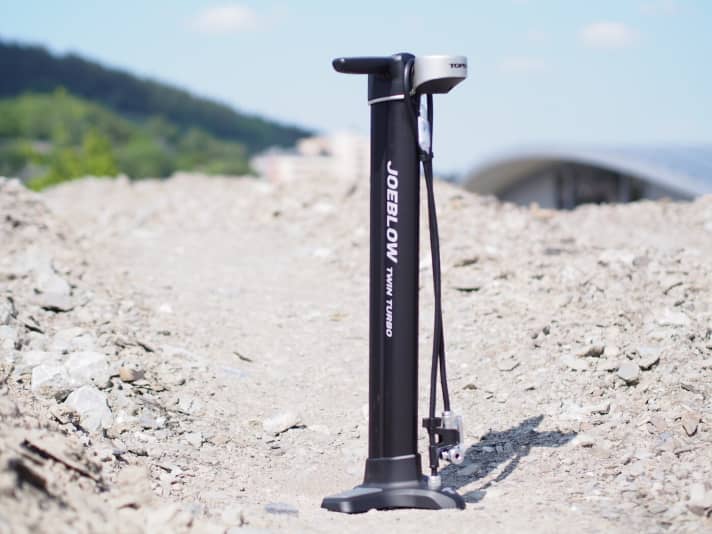   Joeblow Twinturbo: die neue Wuchtbrumme von Topeak soll Reifen-Aufpumpen zur Entspannungsübung machen.