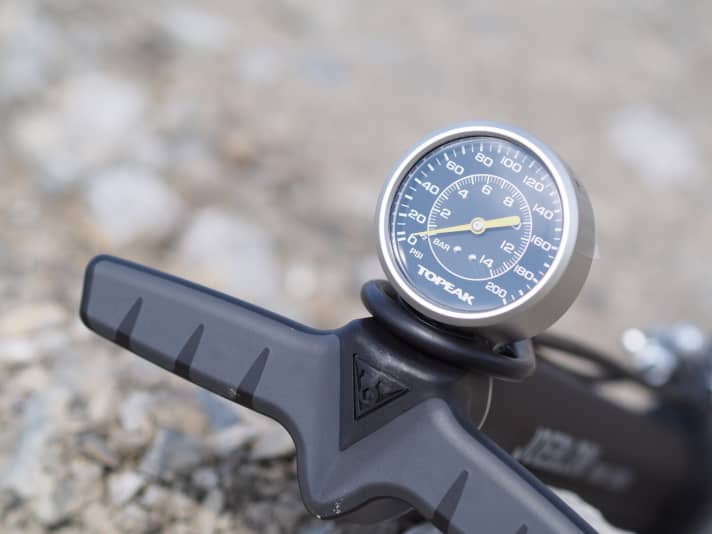   Das drei Zoll große Manometer ist gut platziert und bestens ablesbar.