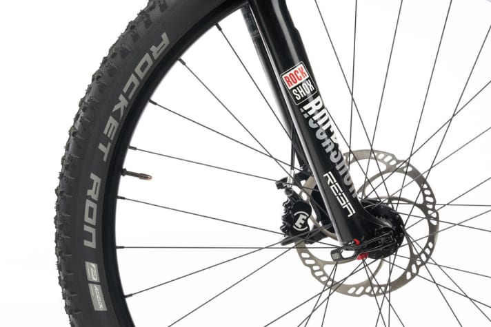   Moderne Zeiten: Rockshox Reba, Schwalbe Performance und Magura MT5 an einem 4000-Euro-Alu-Hardtail.