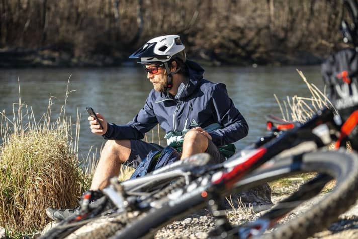   Über <a href="https://www.instagram.com/bike.magazin/" target="_blank" rel="noopener noreferrer nofollow">Instagram-Storys</a>  sowie Live-Videos und Posts bei <a href="https://www.facebook.com/BIKE.Magazin/" target="_blank" rel="noopener noreferrer nofollow">Facebook</a>  hält Euch Stefan Loibl während seiner Tour auf dem Laufenden.
