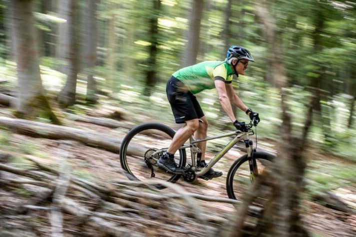 Stilvolle Bike Mit Nach Hinten Geneigter Sitzposition Fotos