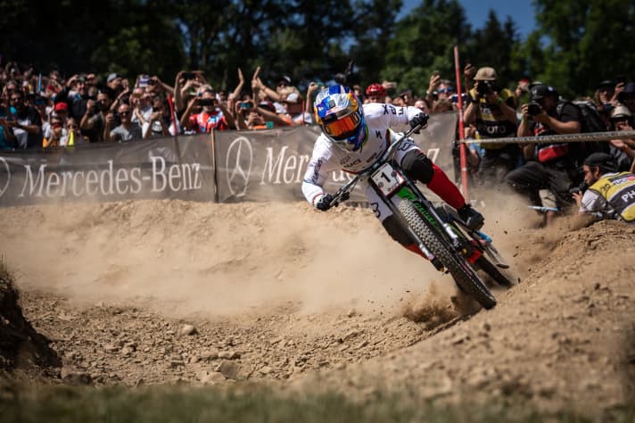   Der amtierende Downhill-Weltmeister Loic Bruni wird seinen Titel wie geplant in Saalfelden Leogang verteidigen, nur eben im Oktober statt im September 2020.