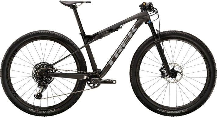   Das neue Supercaliber weckt selbst bei den Bikern Begehrlichkeiten, die schon ein Race-Hardtail und -fully besitzen. Trek schafft damit geschickt eine Nische, auch wenn sich weder Gewicht noch Steifigkeit von einem klassischen Fully abheben können. Dafür funktioniert der Spezialist mit nur 60 Millimetern Federweg überraschend gut und ist obendrein schnell ( <a href="mountainbikes/hardtail/test-2020-trek-supercaliber-vs-canyon-lux-vs-stoll-r1/a43321.html"  rel="noopener noreferrer">zum BIKE-Test des Trek Supercaliber</a> ). Das Trek Supercaliber 9.8 ist bei <a href="https://www.awin1.com/cread.php?awinmid=13793&awinaffid=471469&clickref=Trek+Supercaliber+9.8&ued=https%3A%2F%2Fwww.liquid-life.de%2Ftrek%2Ftrek-supercaliber-9-8-matte-carbon-gloss-trek-black-2020.html&pref1=bike" target="_blank" rel="noopener noreferrer nofollow">Liquid Life für 5999 Euro erhältlich</a> *.