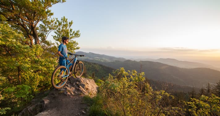   Wer will, kann beim Kauf eines Infront-Bikes mit Entwickler und Firmengründer Bauer die Trails rund um Freiburg rocken.