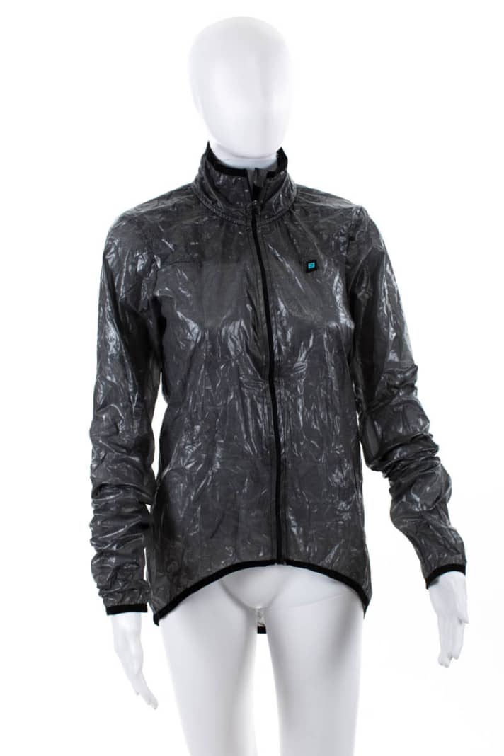     <a href="http://www.biehler-cycling.com/" target="_blank" rel="noopener noreferrer nofollow">Biehler</a>  Neo Classic Rain Jacket "Wechselhaft"   Die nur 131 Gramm leichte Regenjacke ist komplett aus reflektierendem, wasserdichtem Stoff hergestellt und passt in jede Rückentasche.  Jury Statement: Bei dieser Jacke gefällt uns die hervorragende Verarbeitung der Funktionsmaterialien. Innovativ ist auch die Idee einer klein zusammenlegbaren Regenjacke aus komplett reflektierendem Material.