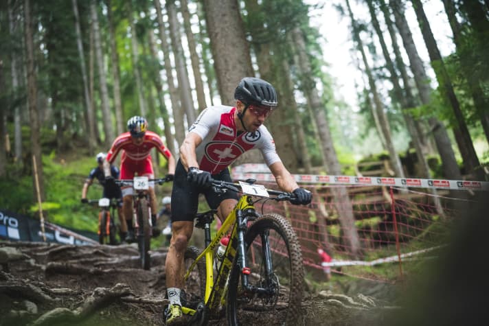  Bei Nino Schurter lief wie bereits die ganze WM-Woche über nicht alles nach Plan. Doch der achtfache Weltmeister sieht es positiv: „Auch nicht verkehrt, nicht als Weltmeister in die Olympia-Saison zu gehen. So kann ich mich ohne Druck und in Ruhe auf das Highlight vorbereiten.“