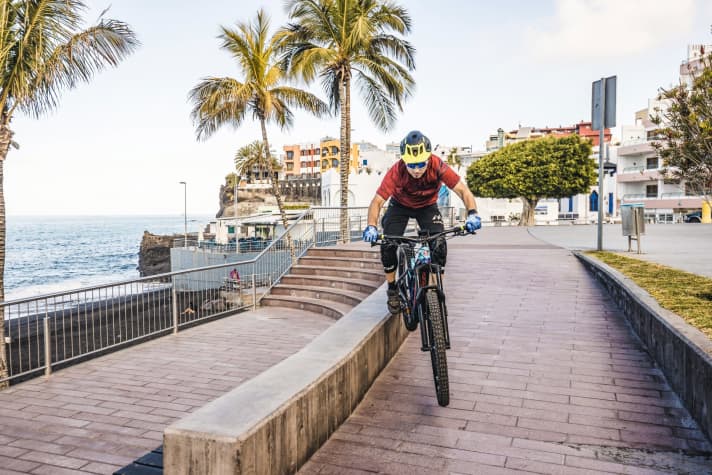   4. Achten Sie während der Flugphase schon darauf, dass das Bike gut ausbalanciert ist.