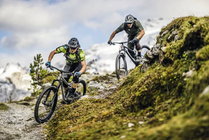   Könige der Berge: Wir haben acht All-Mountain-Bikes fürs große Abenteuer – wie zum Beispiel eine MTB-Alpenüberquerung – getestet.