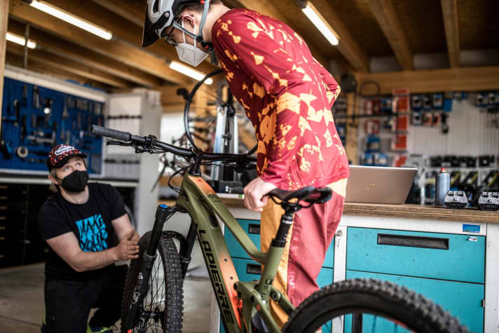   Defekte, Reparaturen, Kundendienst: Ein kompetenter Fachhändler kümmert sich auch nach dem Bike-Kauf um ihr Rad.