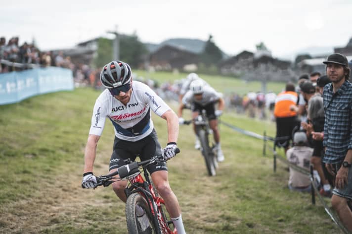   Bleibt nach dem Sieg im Trikot des Worldcup-Gesamtführenden: Mathias Flückiger.