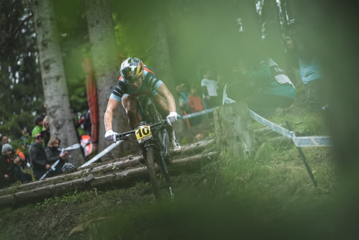   Verlor mehrmals die Kontrolle und stürzte dadurch: Für die Cyclocross-Expertin Evie Richards reichte es dennoch fürs Podium.