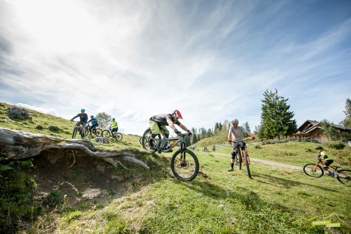   MTB-Freeride-Profi Angie Hohenwarter und Downhill-Ass Benedikt Purner bieten Technikkurse an.
