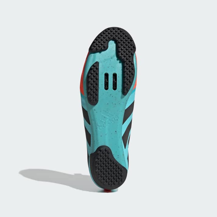   Lassen sich mit MTB-Pedalen und Cleats mit 2-Loch-Standard kombinieren: Die neuen Gravelbike-Schuhe von Adidas.
