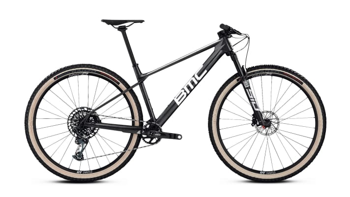   <a href="https://luna.r.lafamo.com/ts/i5533923/tsc?amc=con.blbn.497955.507800.14129791&smc=BIKE&rmd=3&trg=https%3A%2F%2Fwww.fahrrad-xxl.de%2Fsuche%2F%3Fq%3DBMC%2BTwostroke%2B2022" target="_blank" rel="noopener noreferrer nofollow">BMC Twostroke</a> *, 9,8 kg: sehr flach mit einem Lenkwinkel von im BIKE-Testlabor gemessenen 66,8 Grad. Kurze Kettenstreben und maximal auf Sitzkomfort ausgelegt.
