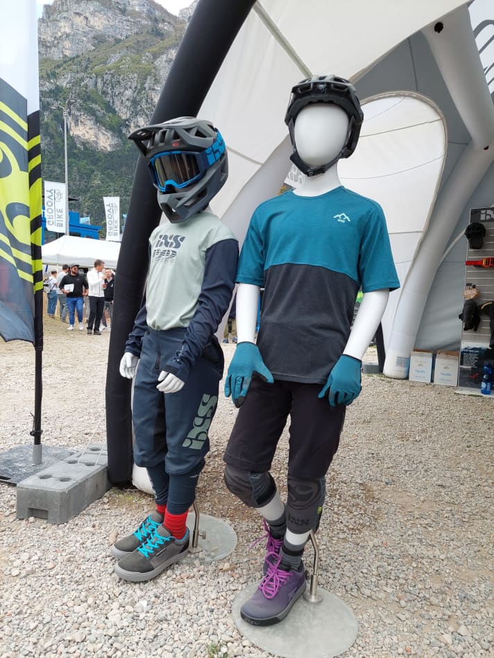   Die Schweizer Klamotten-Marke setzt voll auf den Nachwuchs und baut die Klamotten-Linie umfangreich aus. Neben Trail- und Downhill-Kombis gibt es auch die passenden Helme für die kleinen Shredder. 