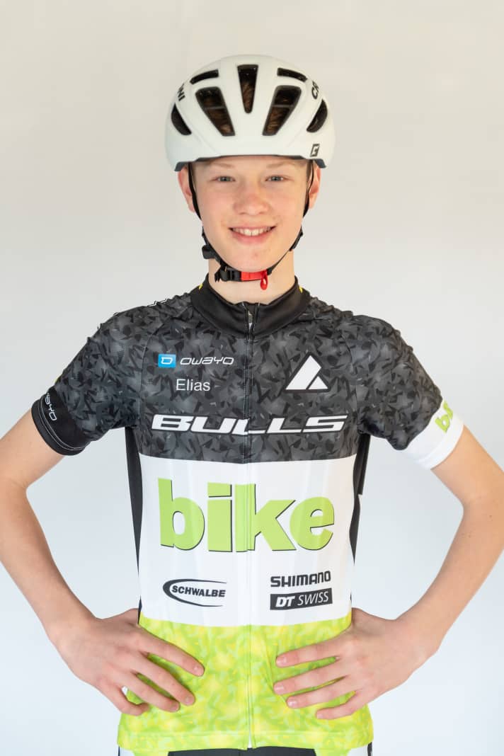   Lucies jüngerer Bruder, Elias Hückmann, startet 2022 in der U15 und konnte bereits als junger U15-Fahrer im letzten Jahr zahlreiche Siege in der Bundesnachwuchssichtung einfahren.