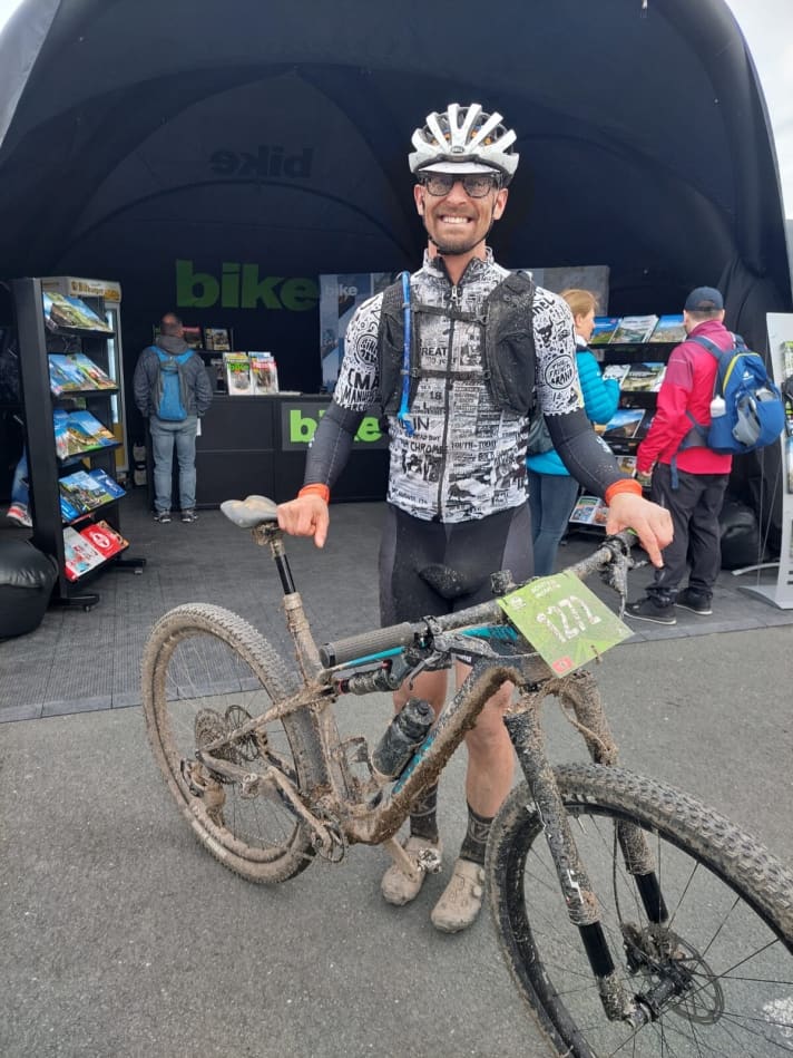   Sichtlich erholt: Kollege Scherer aus dem BIKE-Testlabor nach der morgendlichen Schlammpackung.