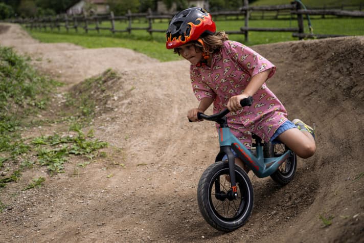   Für die Bikerinnen der Zukunft: Den Met Hooray gibt es mit und ohne Mips-System.