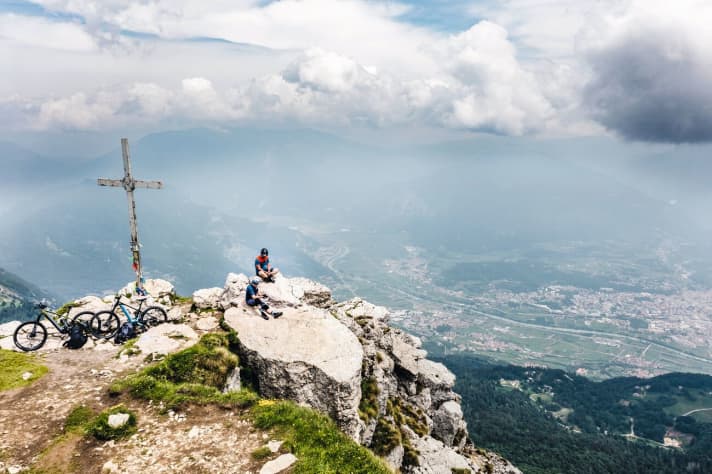 Am Gipfel des Monte Stivos mit super Blick in alle Richtungen. Hier: Rovereto.