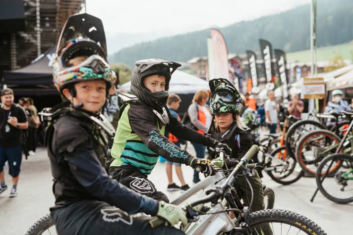 Junge Expertengruppe: Die Kids können sich im Bikepark austoben. Das BIKE Festival Saalfelden Leogang vom 16.-18.09.2022 ist ein Fest für die ganze Familie.