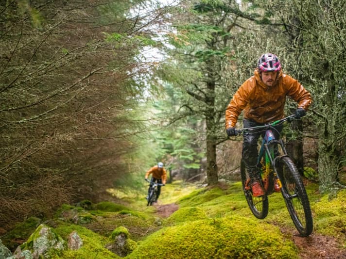 Weg van olie en kolen, naar meer duurzaamheid – mountainbiken speelt een centrale rol in Schotland.
